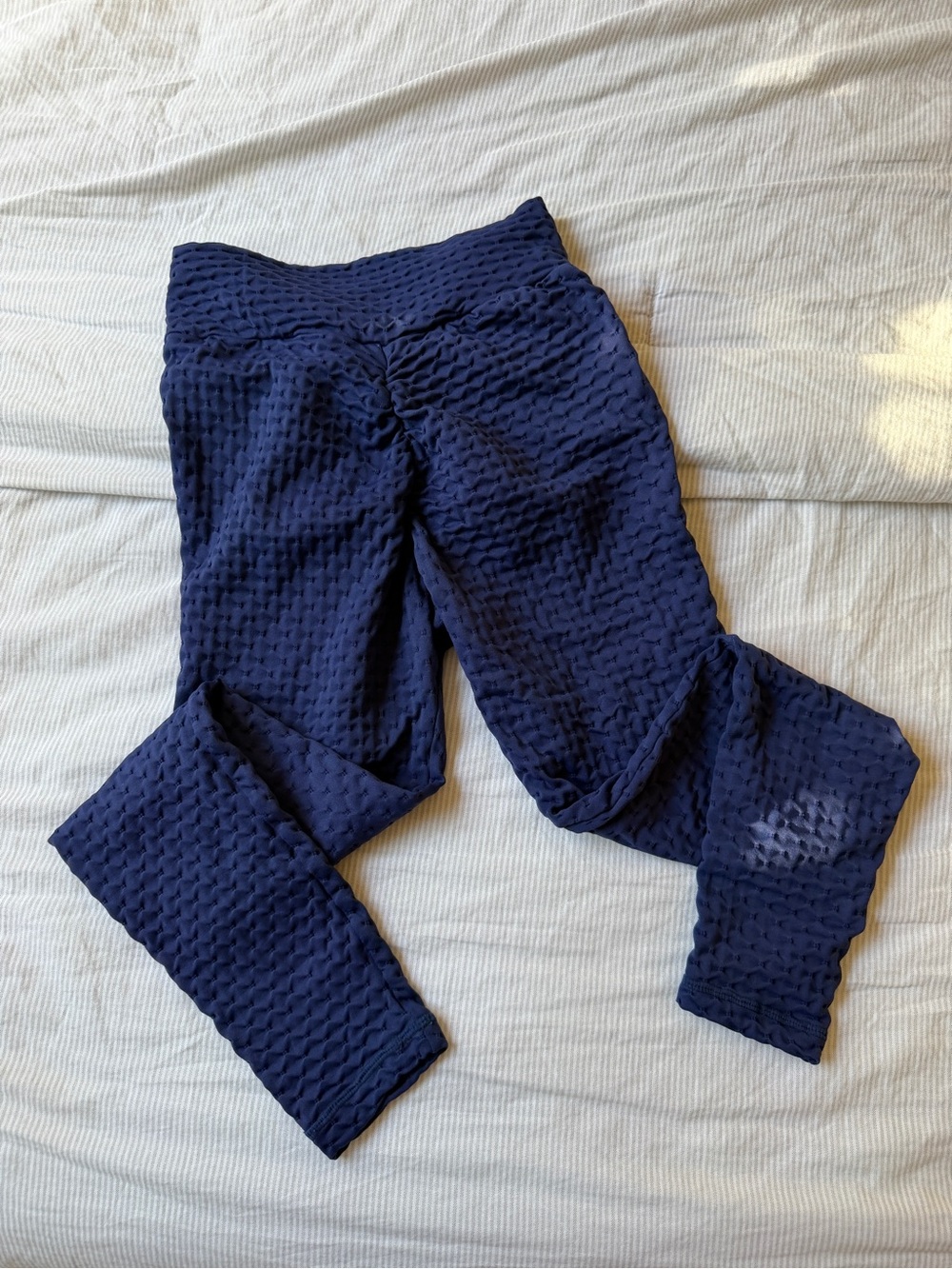Women’s active Navy Textured Leggings